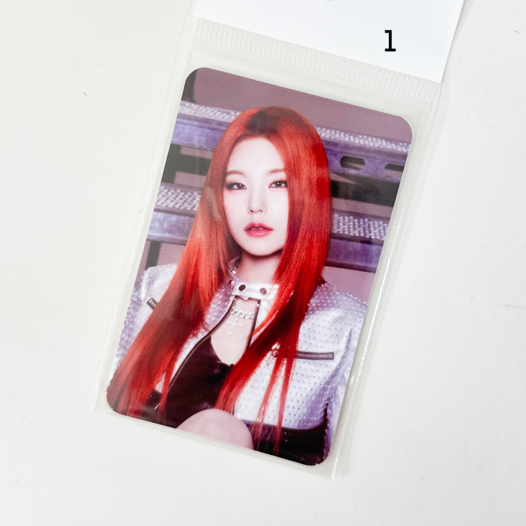 ITZY OFFICIAL PHOTOCARD