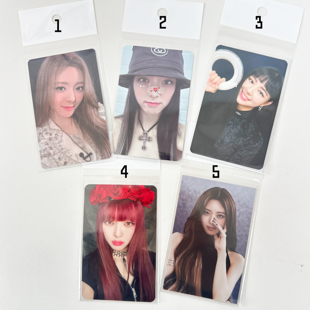 ITZY OFFICIAL PHOTOCARD